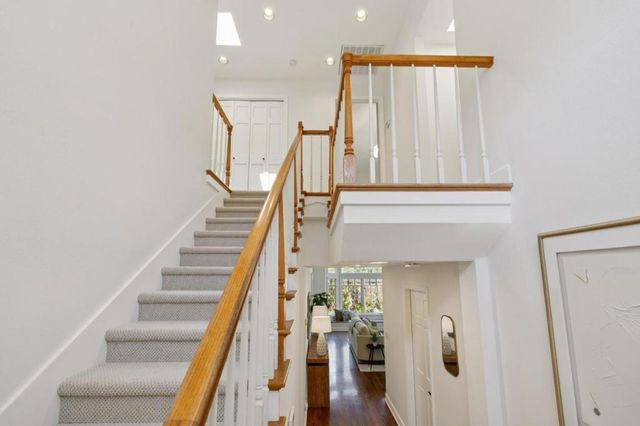 1270 University Drive, Menlo Park, CA 94025