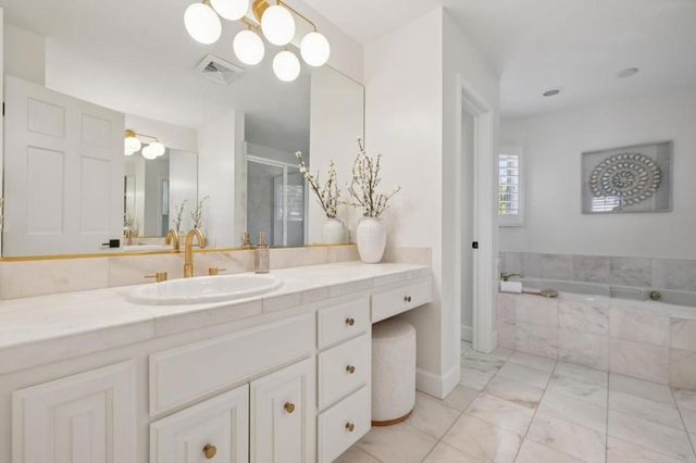 1270 University Drive, Menlo Park, CA 94025