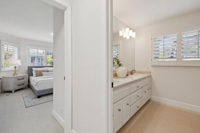 1270 University Drive, Menlo Park, CA 94025
