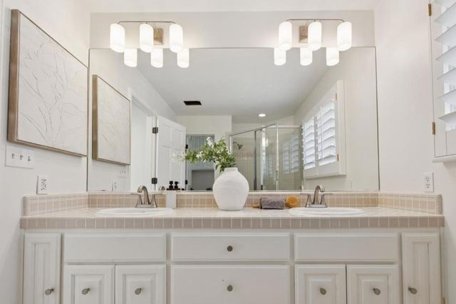 1270 University Drive, Menlo Park, CA 94025