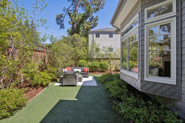 1270 University Drive, Menlo Park, CA 94025
