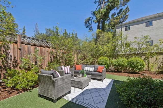 1270 University Drive, Menlo Park, CA 94025