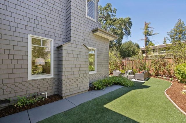 1270 University Drive, Menlo Park, CA 94025