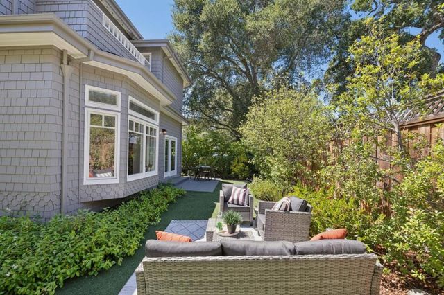 1270 University Drive, Menlo Park, CA 94025