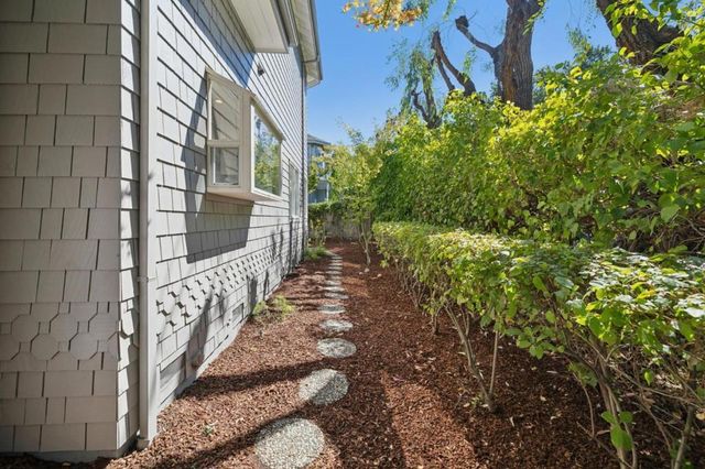 1270 University Drive, Menlo Park, CA 94025