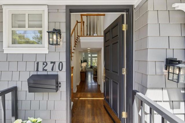 1270 University Drive, Menlo Park, CA 94025