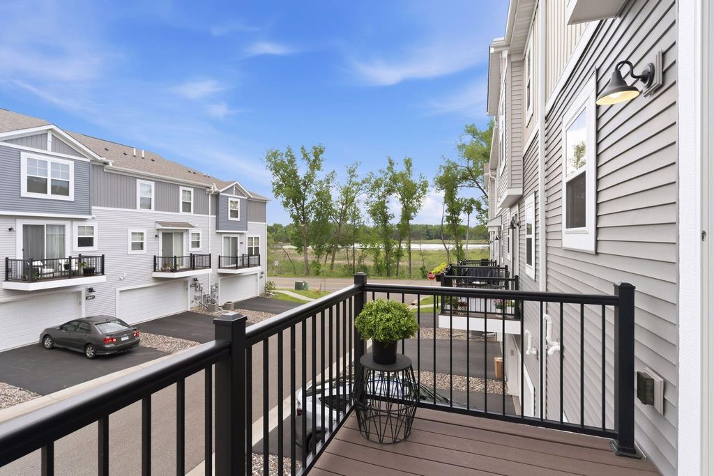 2864 Lexington Place N, Roseville, MN 55113 — photo 4