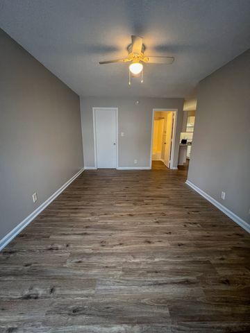 110 Medical Ct Apt 2, Clarksville, TN 37043