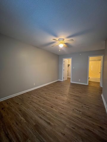 110 Medical Ct Apt 2, Clarksville, TN 37043
