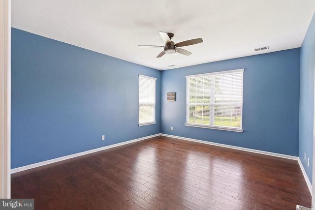 4 AMBROSE DR, Columbus, NJ 08022