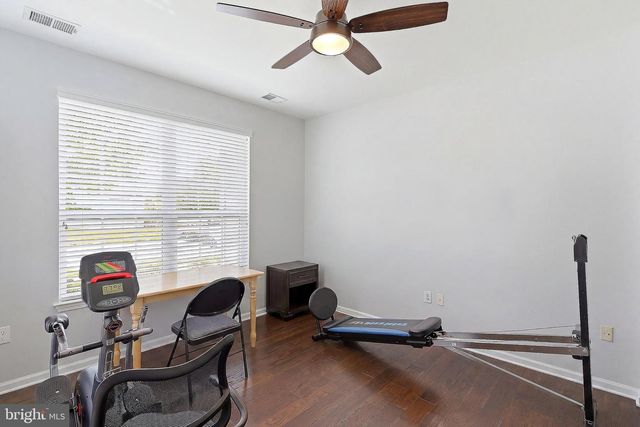 4 AMBROSE DR, Columbus, NJ 08022