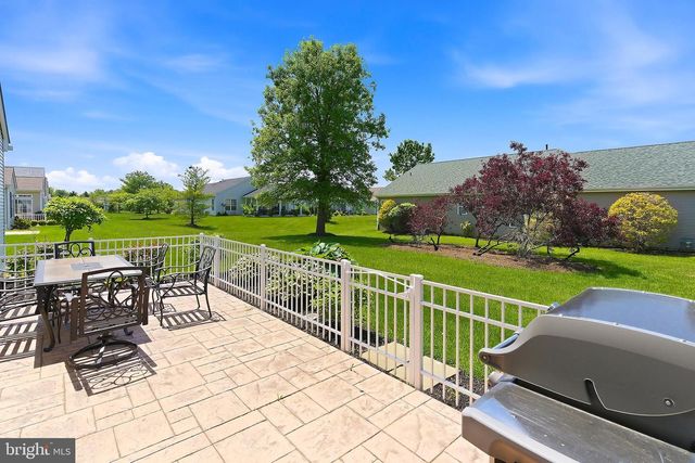 4 AMBROSE DR, Columbus, NJ 08022