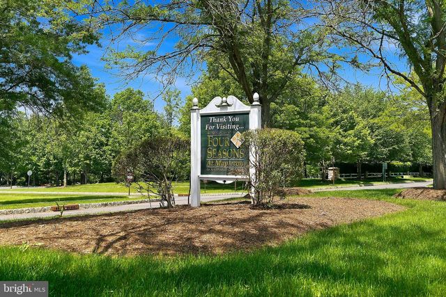 4 AMBROSE DR, Columbus, NJ 08022