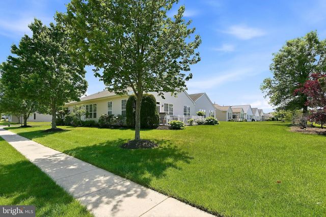 4 AMBROSE DR, Columbus, NJ 08022