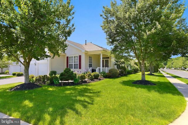 4 AMBROSE DR, Columbus, NJ 08022