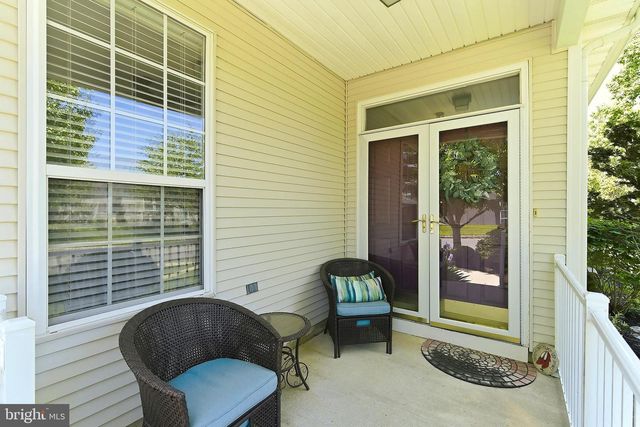4 AMBROSE DR, Columbus, NJ 08022
