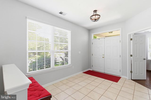 4 AMBROSE DR, Columbus, NJ 08022