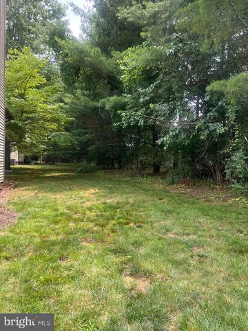 9 BOLEYN CT, Ewing, NJ 08628