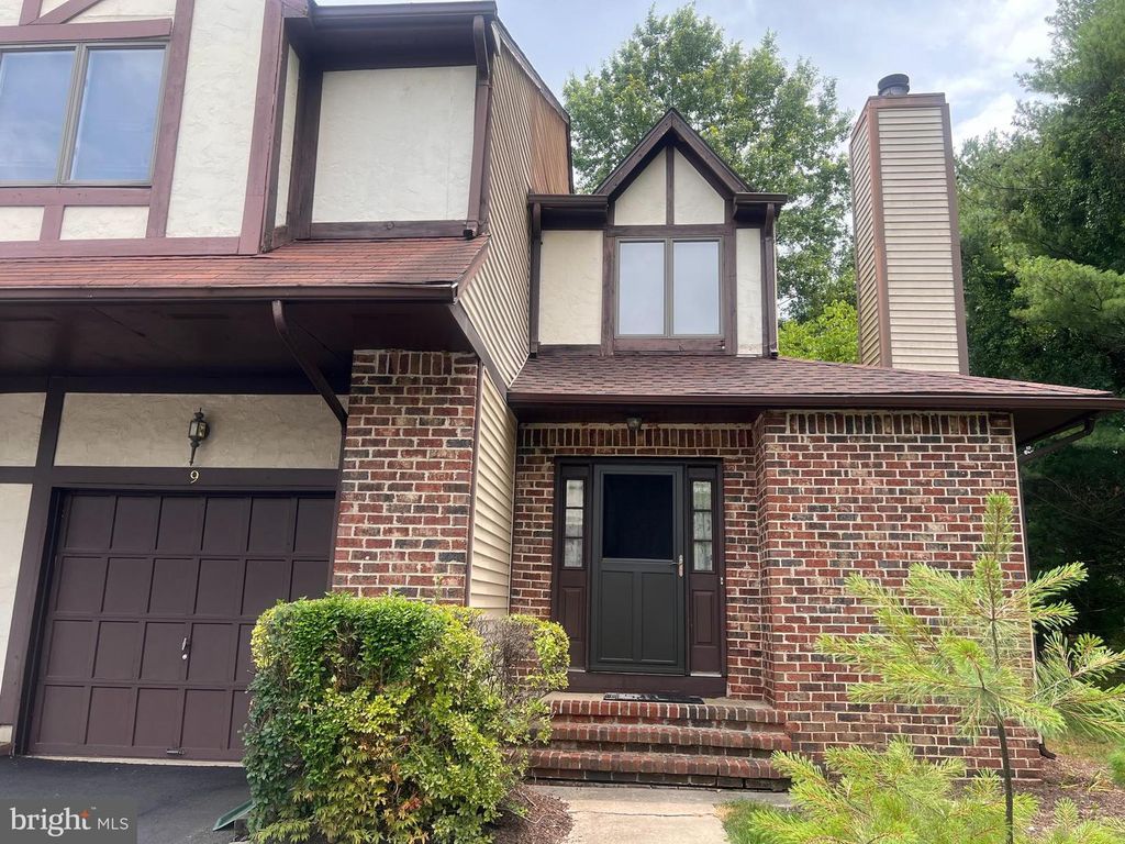 9 BOLEYN CT, Ewing, NJ 08628