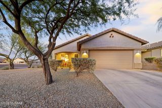7489 S Mountain Star Drive, Tucson, AZ 85757