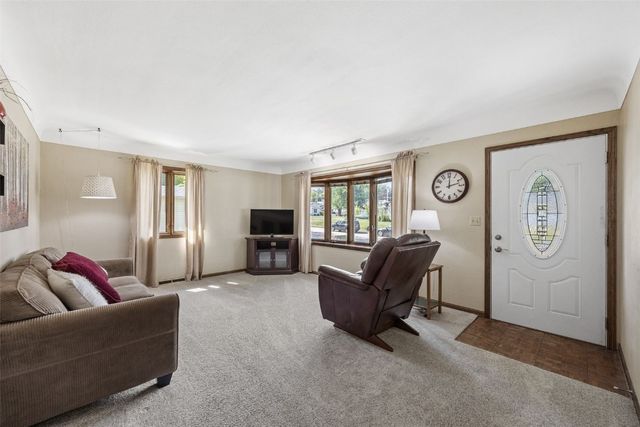 3858 Northwood Drive NE, Cedar Rapids, IA 52402