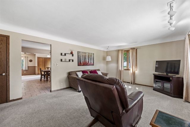 3858 Northwood Drive NE, Cedar Rapids, IA 52402