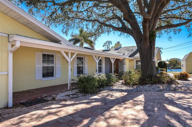 6703 9TH AVENUE NW, Bradenton, FL 34209