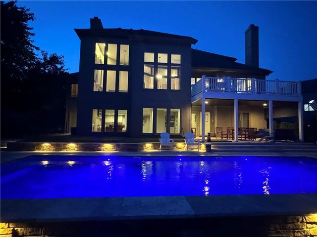609 NE Persimmon Circle, Lee's Summit, MO 64064