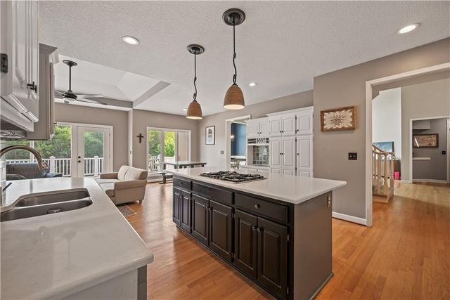 609 NE Persimmon Circle, Lee's Summit, MO 64064