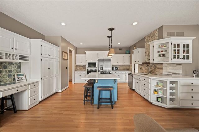 609 NE Persimmon Circle, Lee's Summit, MO 64064