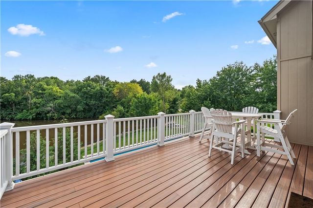 609 NE Persimmon Circle, Lee's Summit, MO 64064