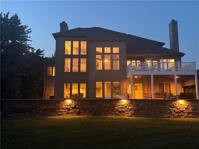 609 NE Persimmon Circle, Lee's Summit, MO 64064