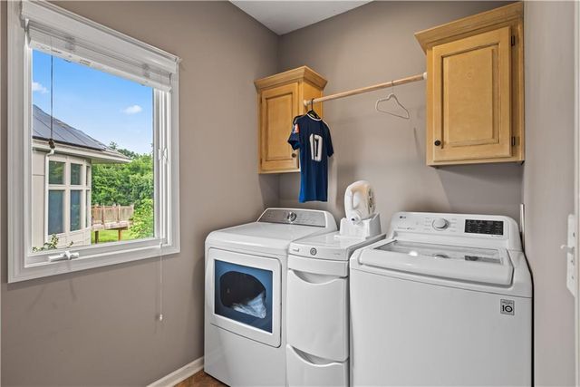 609 NE Persimmon Circle, Lee's Summit, MO 64064