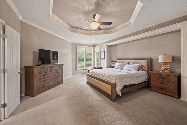 609 NE Persimmon Circle, Lee's Summit, MO 64064