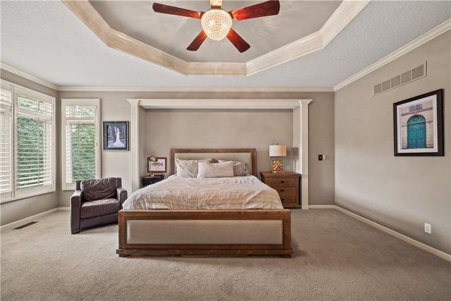 609 NE Persimmon Circle, Lee's Summit, MO 64064