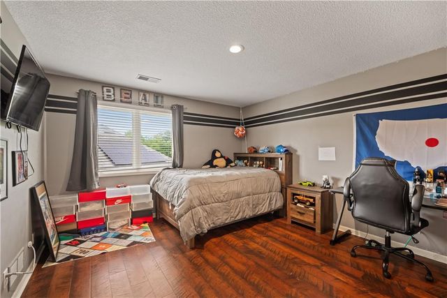 609 NE Persimmon Circle, Lee's Summit, MO 64064