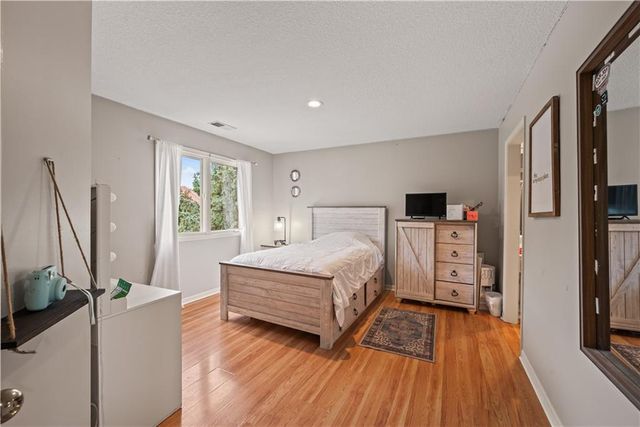 609 NE Persimmon Circle, Lee's Summit, MO 64064