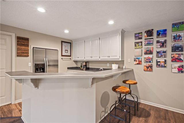 609 NE Persimmon Circle, Lee's Summit, MO 64064