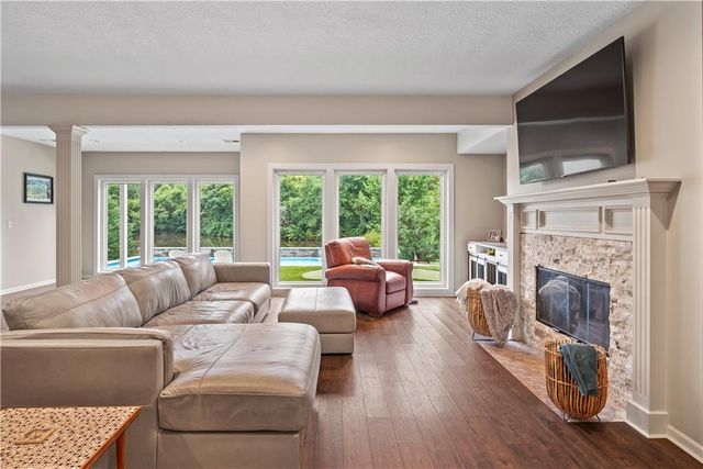 609 NE Persimmon Circle, Lee's Summit, MO 64064