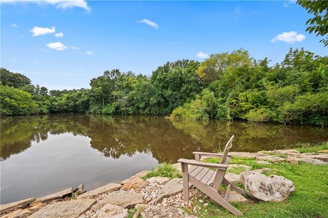 609 NE Persimmon Circle, Lee's Summit, MO 64064