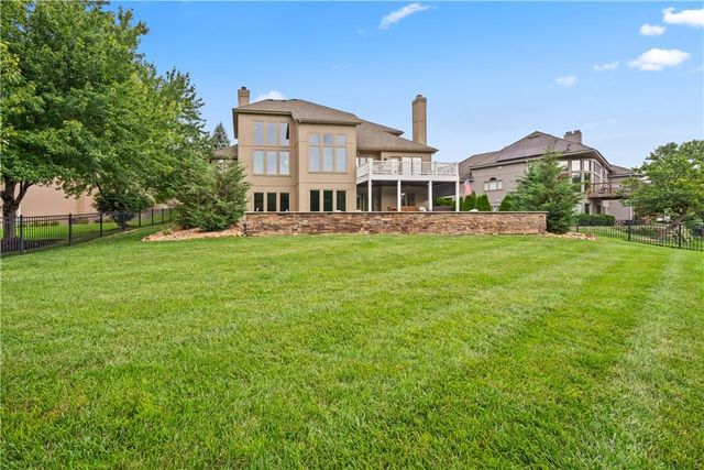 609 NE Persimmon Circle, Lee's Summit, MO 64064