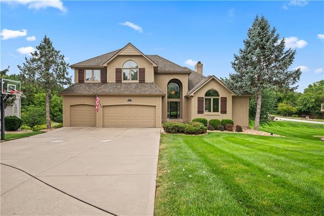 609 NE Persimmon Circle, Lee's Summit, MO 64064