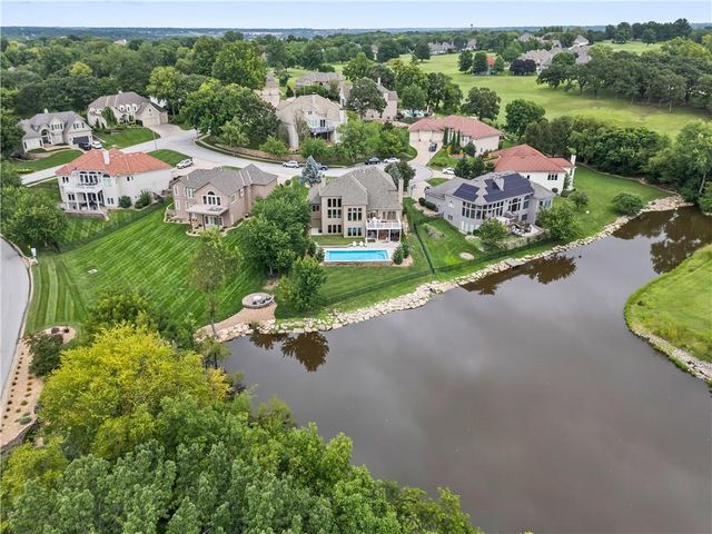 609 NE Persimmon Circle, Lee's Summit, MO 64064