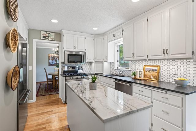 2809 W 101st Street, Bloomington, MN 55431