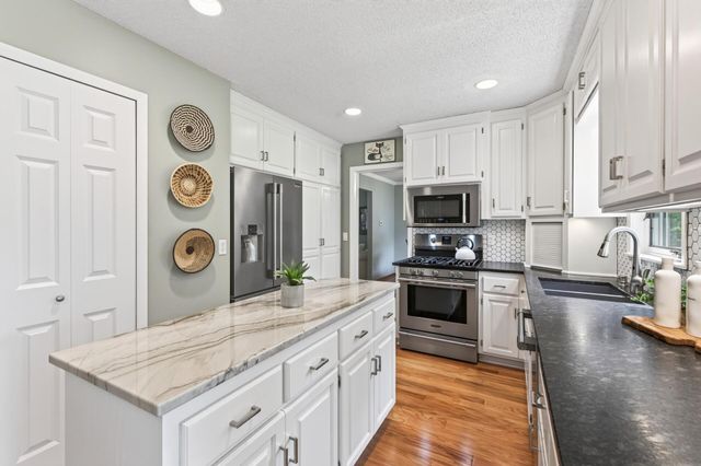 2809 W 101st Street, Bloomington, MN 55431