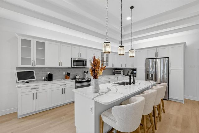 3326 W HEITER STREET, Tampa, FL 33607