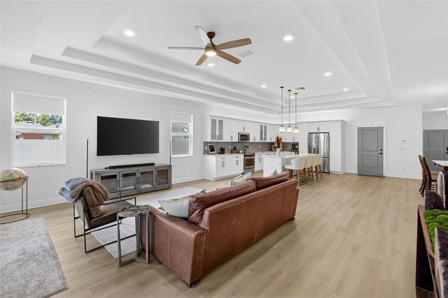 3326 W HEITER STREET, Tampa, FL 33607