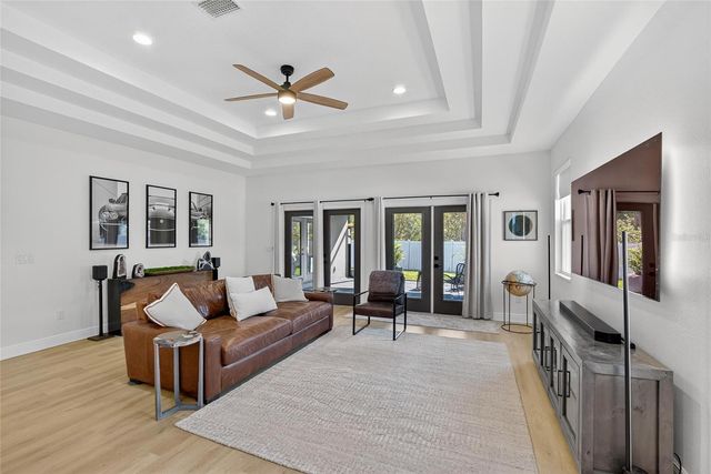 3326 W HEITER STREET, Tampa, FL 33607