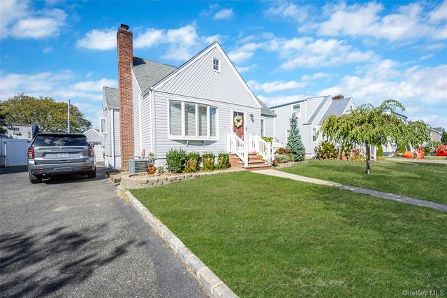 17 Barnstable Road, East Rockaway, NY 11518