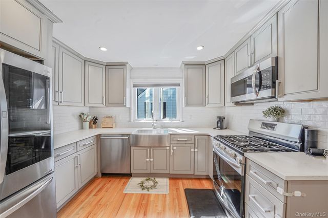 17 Barnstable Road, East Rockaway, NY 11518